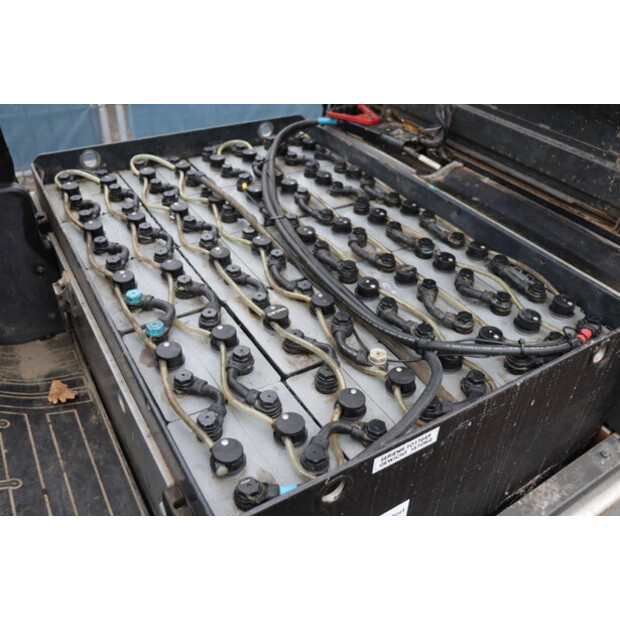 2011 نيسان 1Q2L25Q-44174357