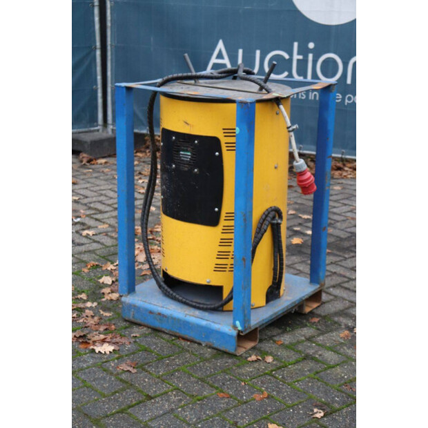 2011 نيسان 1Q2L25Q-44174365