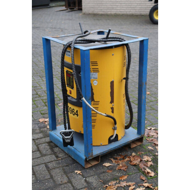 2011 نيسان 1Q2L25Q-44174367