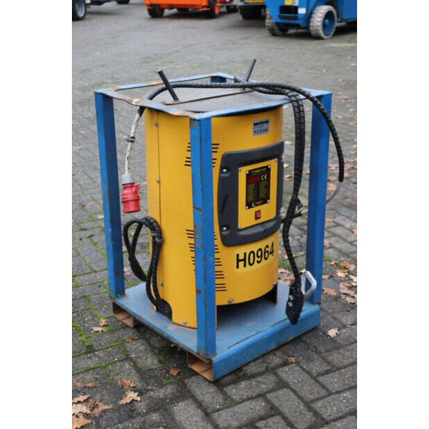 2011 نيسان 1Q2L25Q-44174368