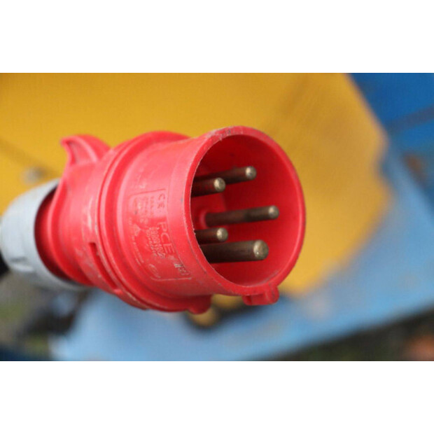 2011 نيسان 1Q2L25Q-44174372