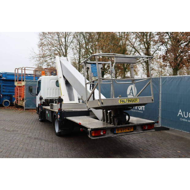 2011 نيسان Cabstar-44175273