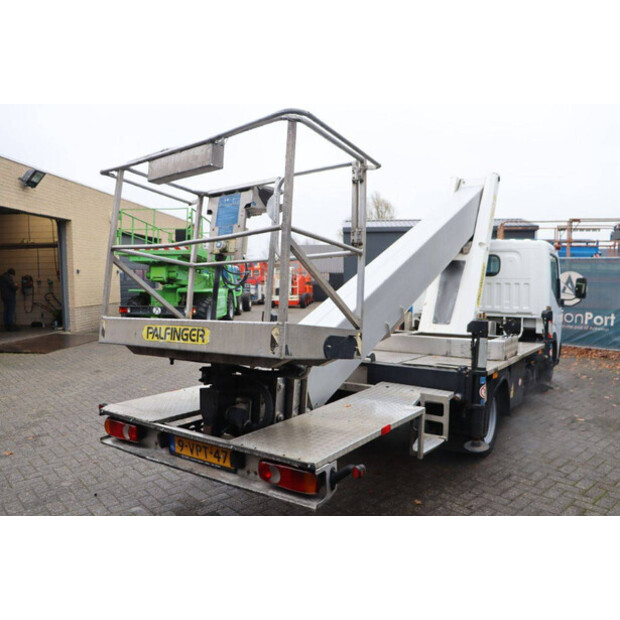 2011 نيسان Cabstar-44175275