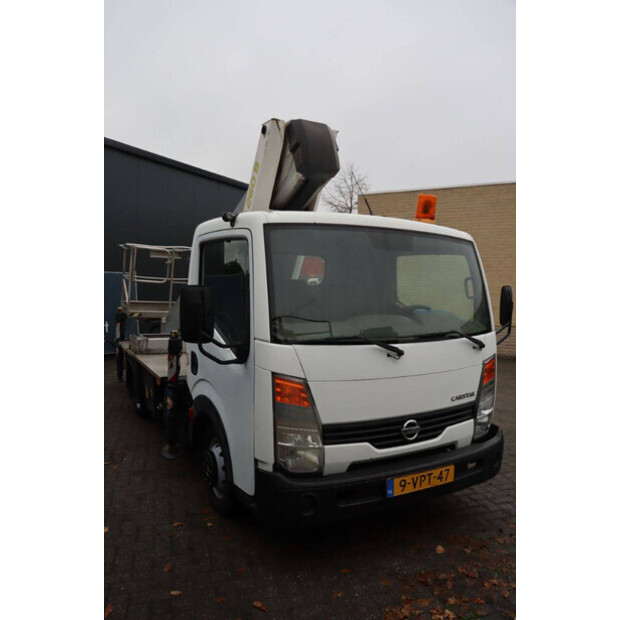 2011 نيسان Cabstar-44175276