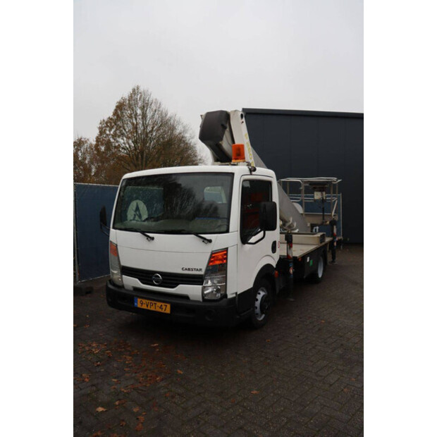 2011 نيسان Cabstar-44175278