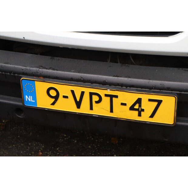 2011 نيسان Cabstar-44175282