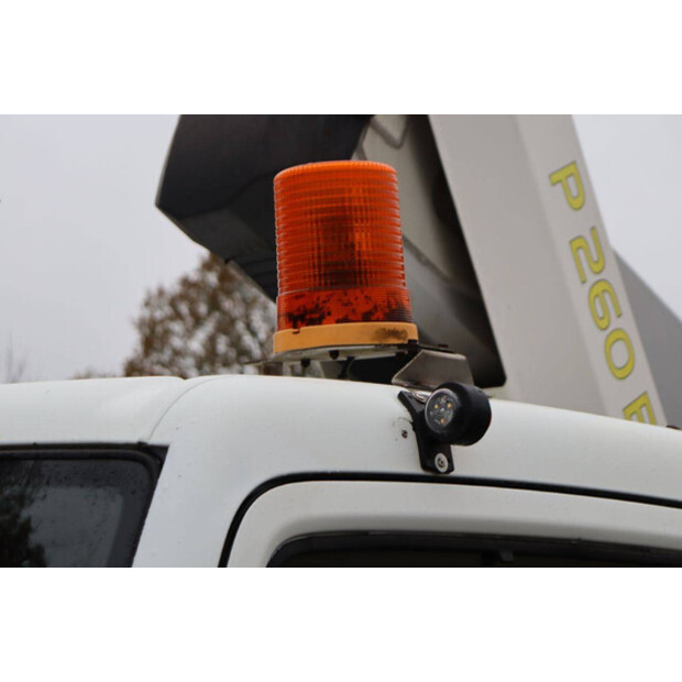 2011 نيسان Cabstar-44175283