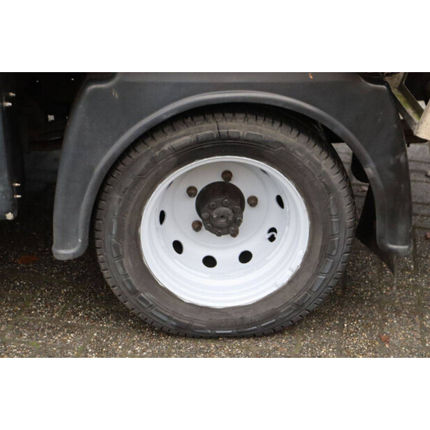 2011 نيسان Cabstar-44175285