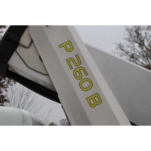 2011 نيسان Cabstar-44175287