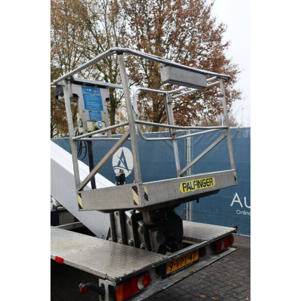 2011 نيسان Cabstar-44175288