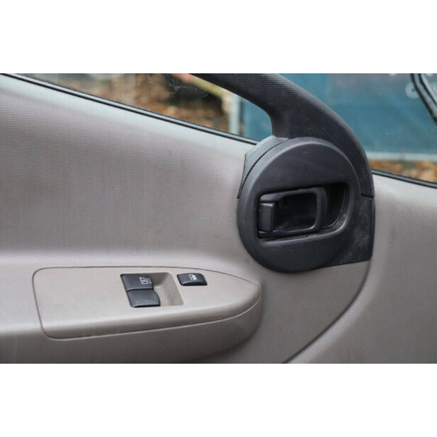 2011 نيسان Cabstar-44175293