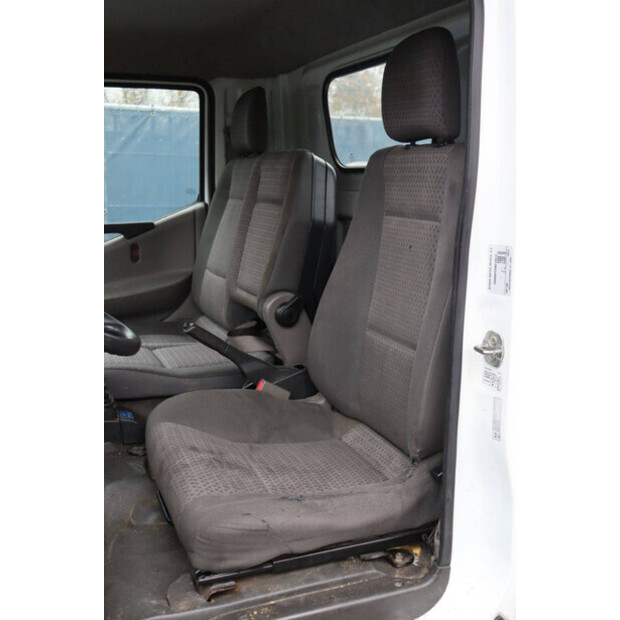 2011 نيسان Cabstar-44175295