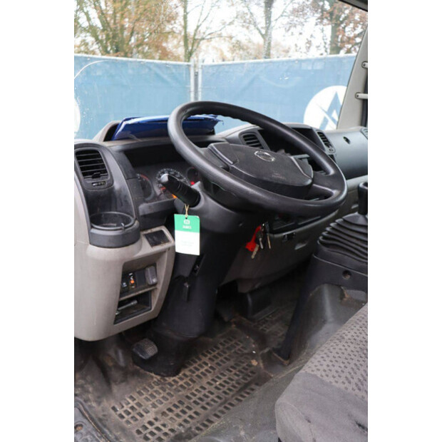 2011 نيسان Cabstar-44175297