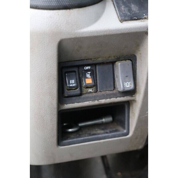 2011 نيسان Cabstar-44175300