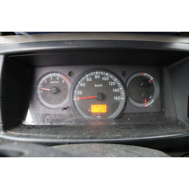 2011 نيسان Cabstar-44175303