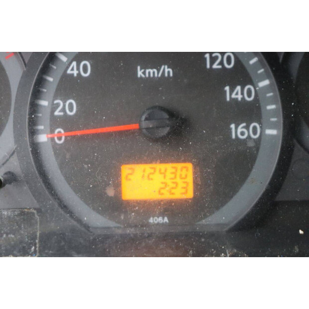 2011 نيسان Cabstar-44175304