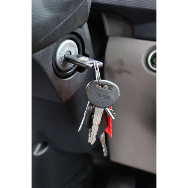 2011 نيسان Cabstar-44175305