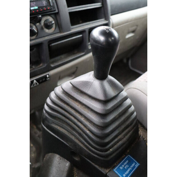 2011 نيسان Cabstar-44175307