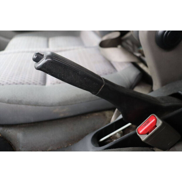 2011 نيسان Cabstar-44175308