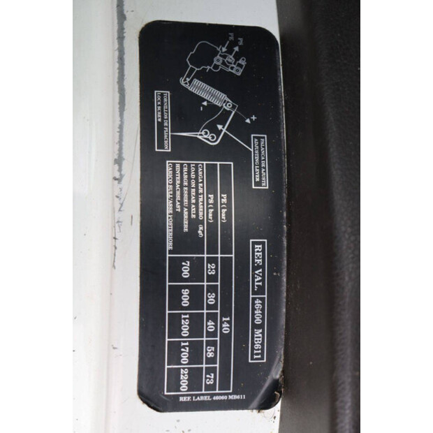 2011 نيسان Cabstar-44175310