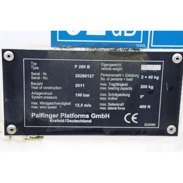 2011 نيسان Cabstar-44175316