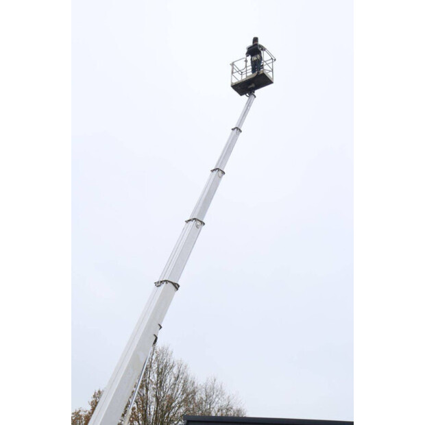 2011 نيسان Cabstar-44175318