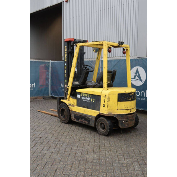 2001 هايستر J2.50XM-44175824