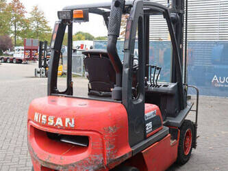 nissan-fd02a25q-1392759-44176236