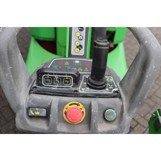 2013 جيه ال جي Toucan 12E PLUS-44176654