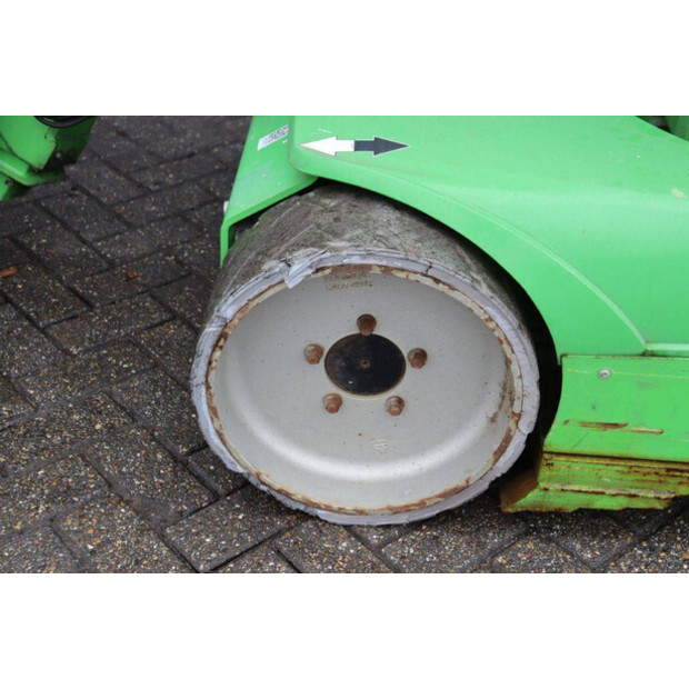 2013 جيه ال جي Toucan 12E PLUS-44176656