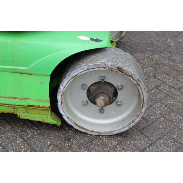 2013 جيه ال جي Toucan 12E PLUS-44176657