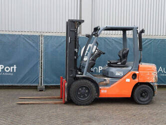 صورة ل رافعات شوكية 2018 تويوتا 02-8FDF30