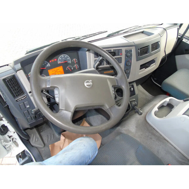 2011 فولفو FL 12.240-44179015