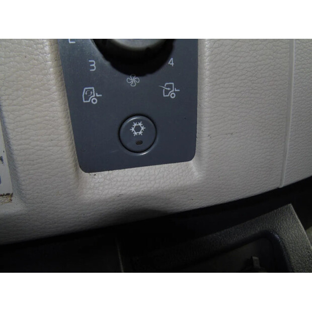 2011 فولفو FL 12.240-44179035