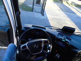 2022-mercedes-benz-arocs-3348-44179137