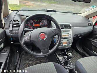 2009-fiat-punto-1392951-44192805