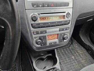 2009-fiat-punto-1392951-44192806