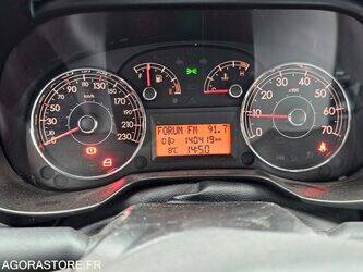 2009-fiat-punto-1392951-44192807