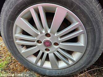 2009-fiat-punto-1392951-44192822