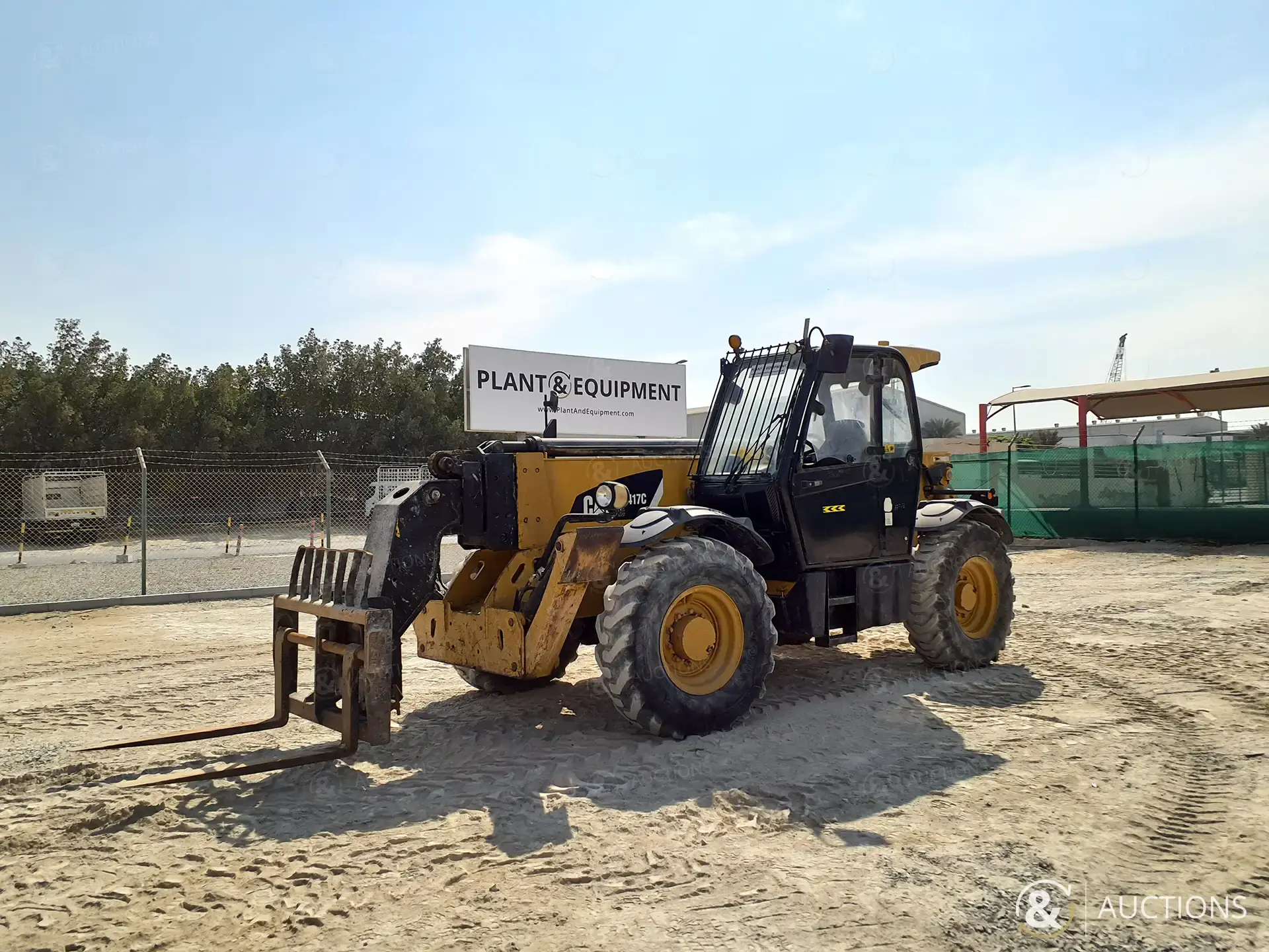 صورة ل رافعة شوكية تلسكوبية 2016 كاتربيلر TH417C GC