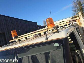 2004-ford-transit-1393037-44208378