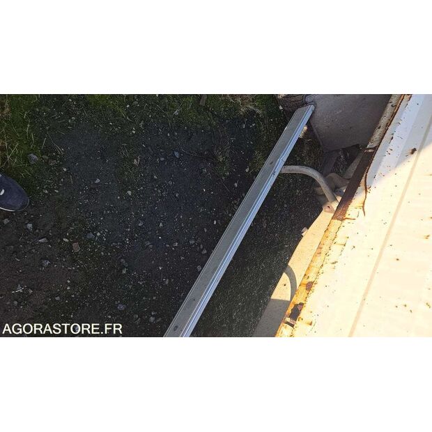 2004 Ford TRANSIT-44208383