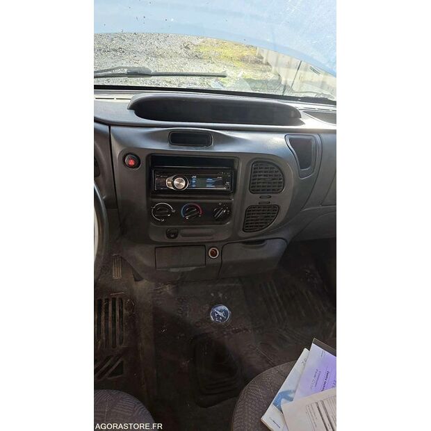 2004 Ford TRANSIT-44208388