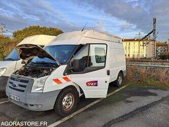 2010-ford-transit-1393049-44208487