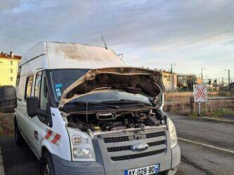 2010-ford-transit-1393049-44208490