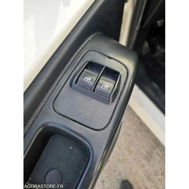 2015 بيجو Bipper-44208506