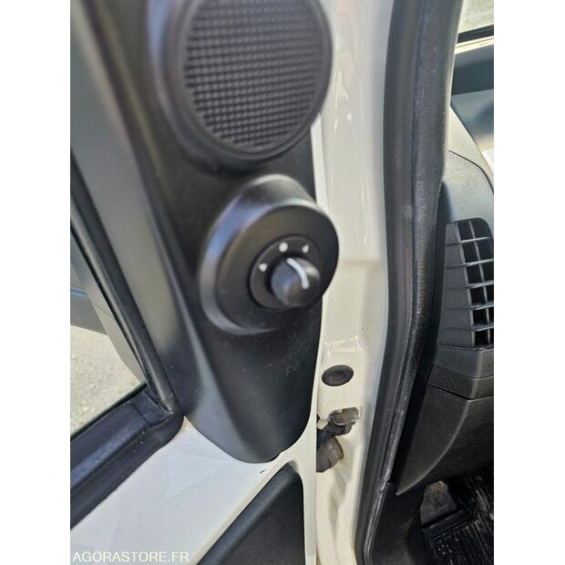 2015 بيجو Bipper-44208507