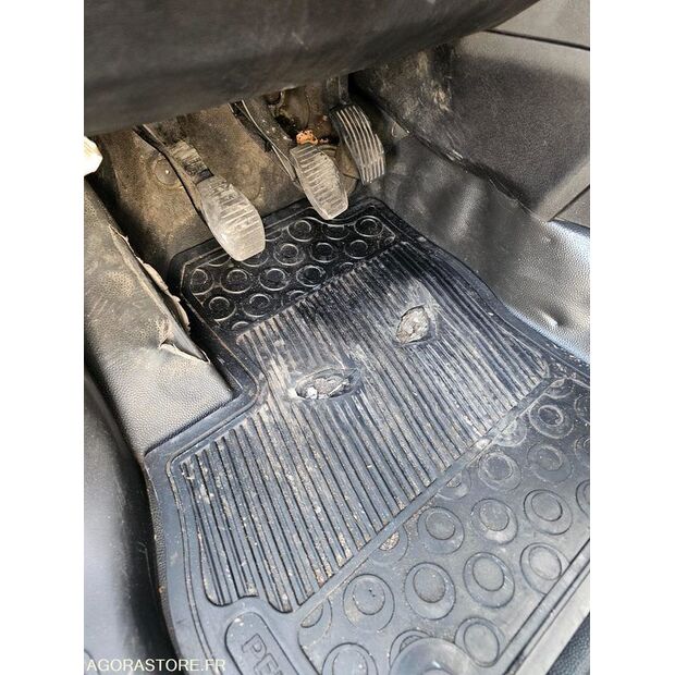 2015 بيجو Bipper-44208511