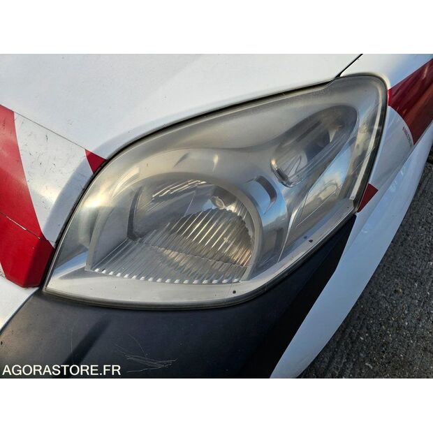 2015 بيجو Bipper-44208515