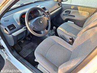 2005-renault-clio-1393056-44208576